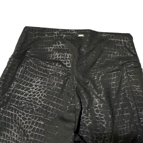 Pink Ultimate Victoria Secret's Black Crocodile Print Leggings Size Small - Picture 6 of 8